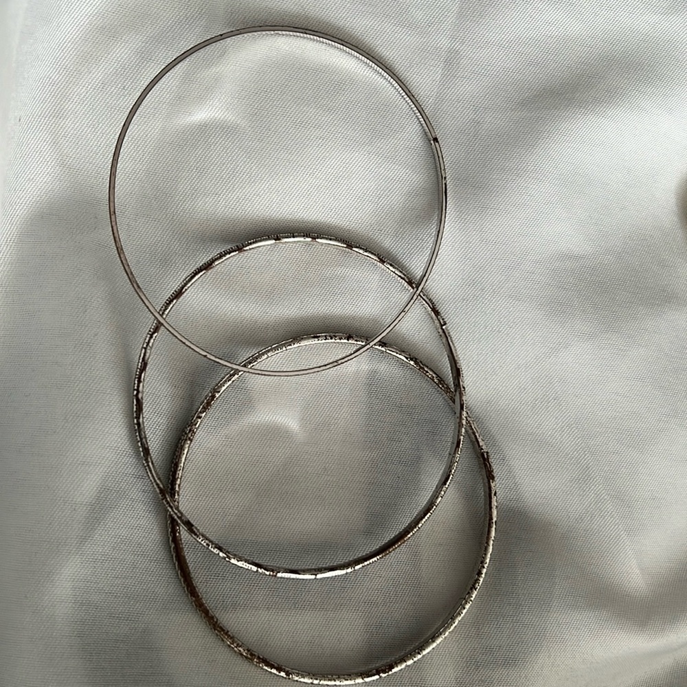 Set of 3 silver bangles